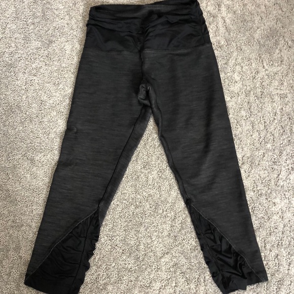 Lululemon crops - Picture 1 of 5